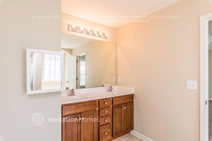 Building Photo - 75 Monarch Way