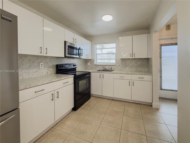 Building Photo - 609 S State Rd 7