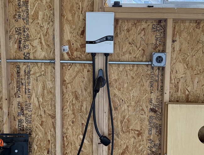 Building Photo - 5240 W Winnemac Ave