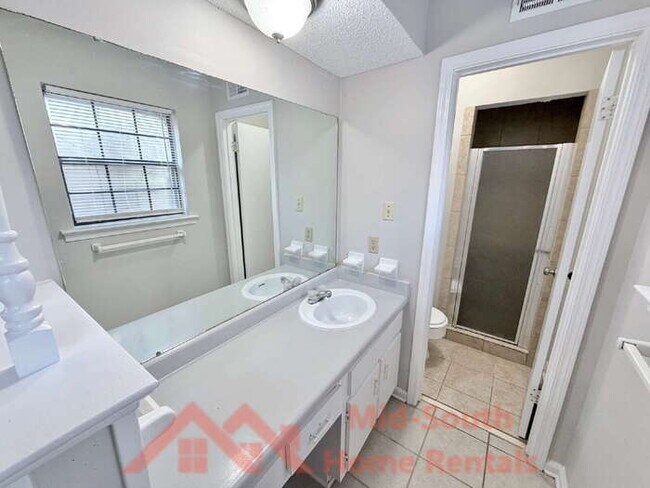 Building Photo - 7288 Hollorn Ln