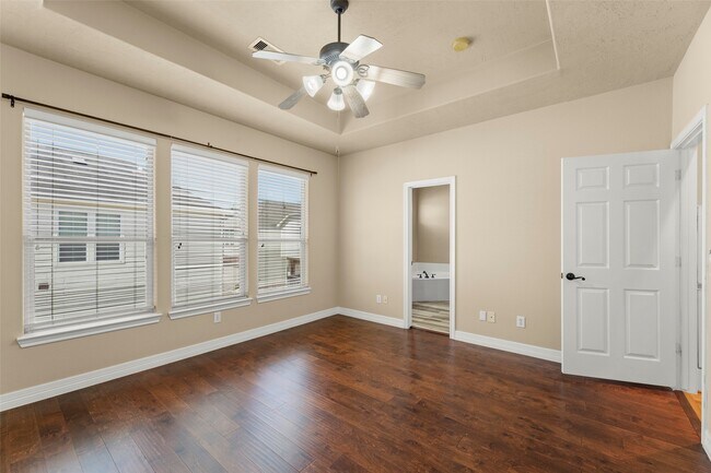 Building Photo - 1716 Aden Dr