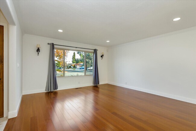 Building Photo - 249 Purple Glen Dr