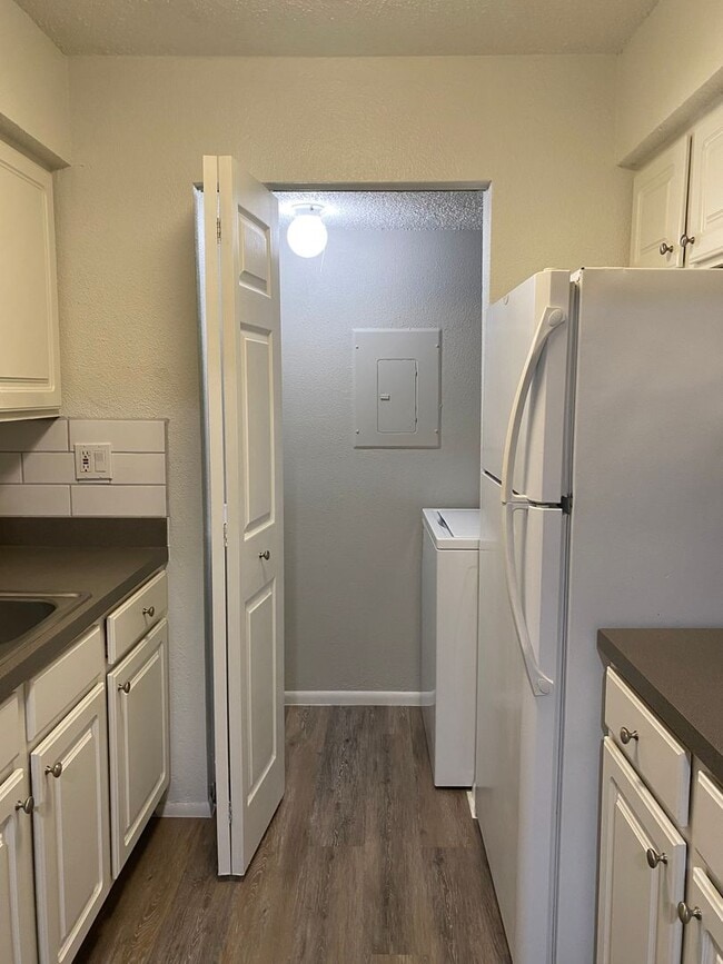 Building Photo - **CABANA KEY** One Bedroom ready for occupancy