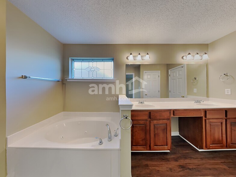 Building Photo - 11635 Dempsey Dr
