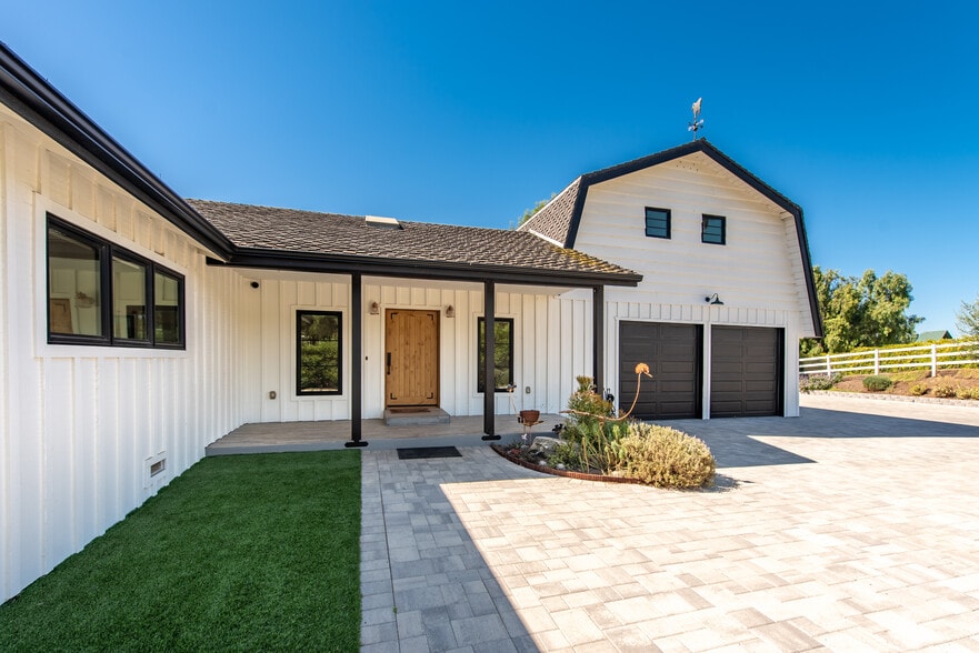 Building Photo - 2474 Barbara Dr