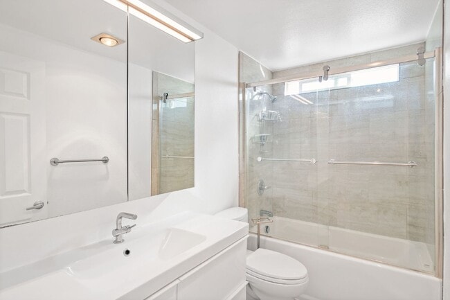 Building Photo - Stylish 1-Bedroom Apartment with Private B...