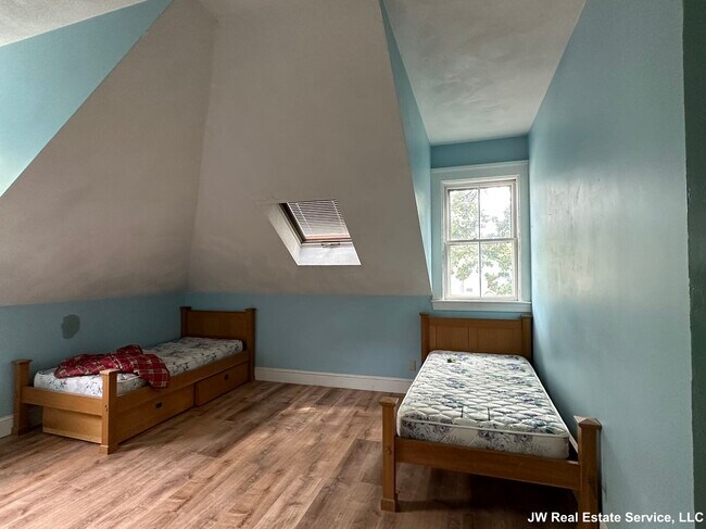 Building Photo - 9 Eddy St