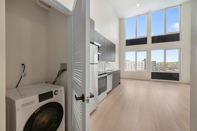 Building Photo - 1 Mallory Ave