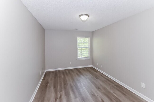 Building Photo - 9840 White Poplar Dr