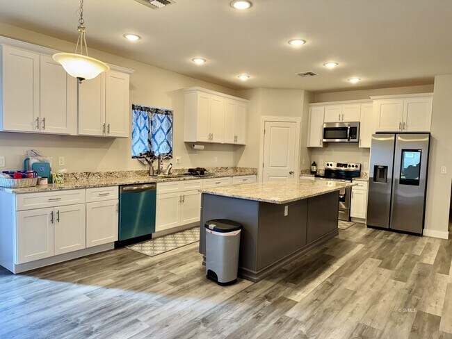 Building Photo - 860 S Flagstone Wy