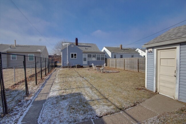 Building Photo - Charming 2 bed bungalow