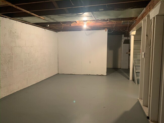 Building Photo - 1629 Kingston Rd