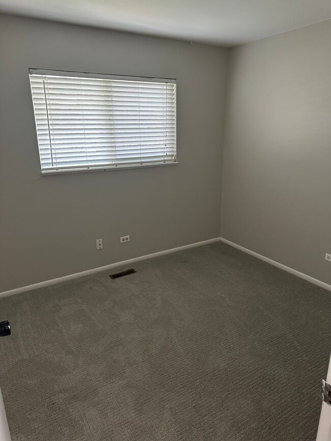 Building Photo - Spacious 3 Bedroom 2 Bath Lakewood Home