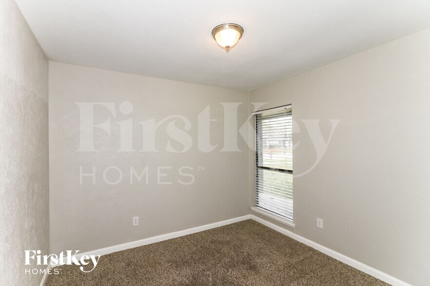 Building Photo - 6914 Pickett Dr