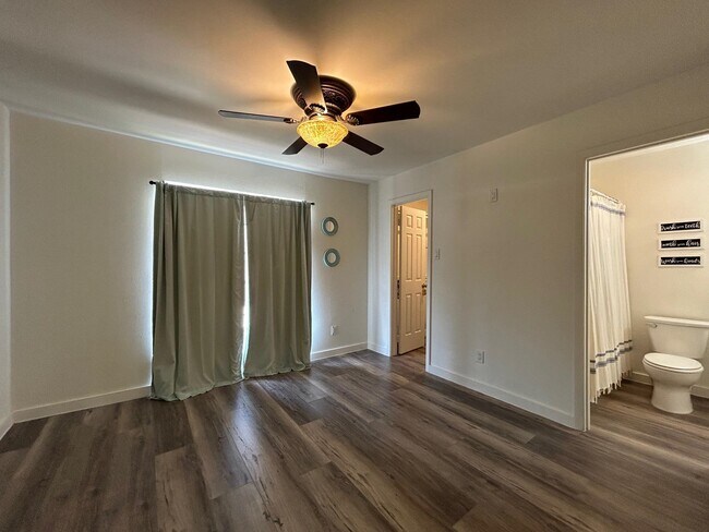 Building Photo - 200 Martingale