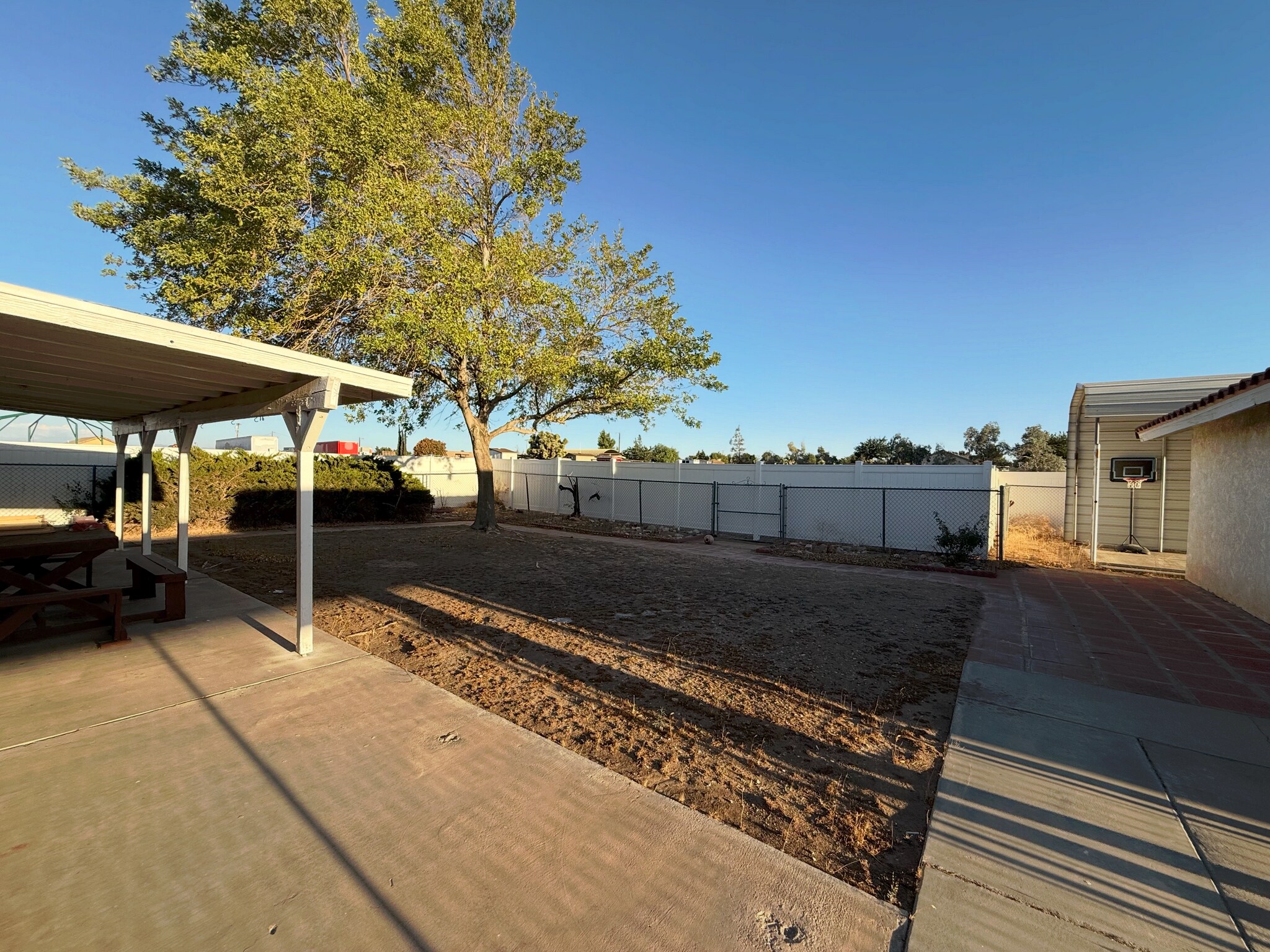 Building Photo - 7653 Phelan Rd