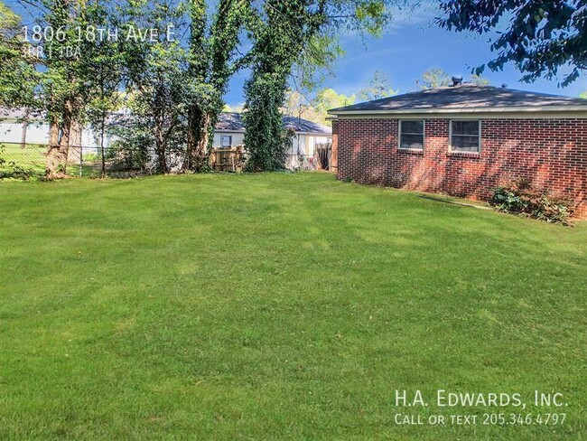 Building Photo - 1806 18th E Ave