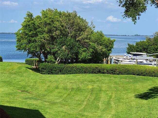 Building Photo - 1515 Pinellas Bayway S