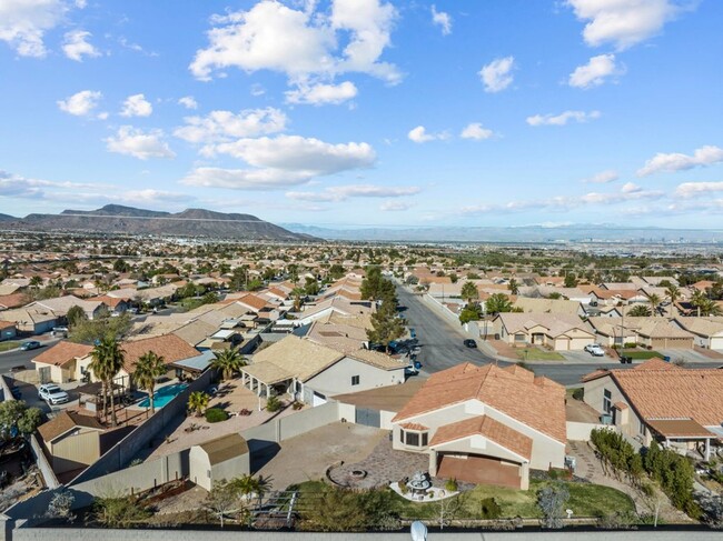 Building Photo - Spacious Single Story, 4 Bedroom "Henderso...