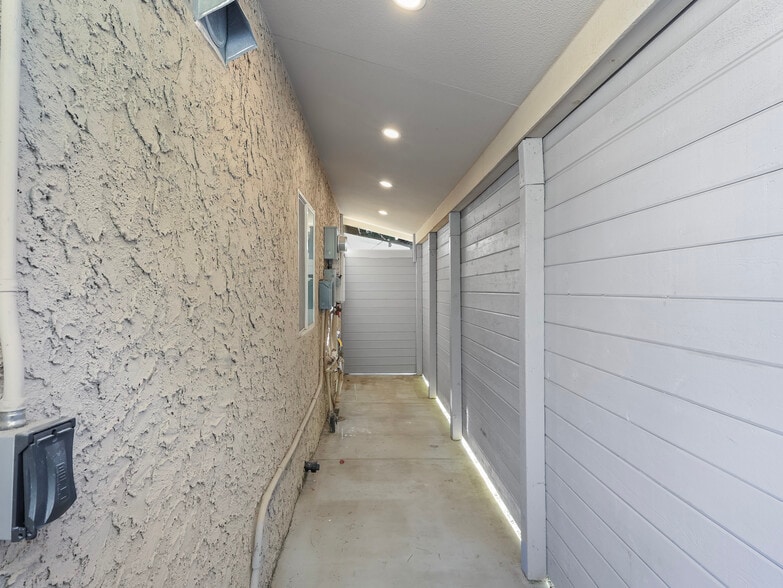 Building Photo - 8828 Chimineas Ave