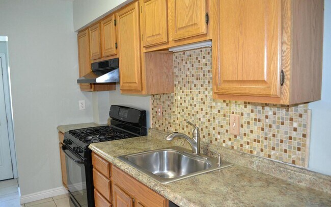 Building Photo - 7034 Dunbar Rd