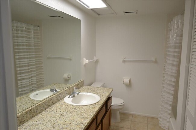 Building Photo - 209 Woodlake Wynde