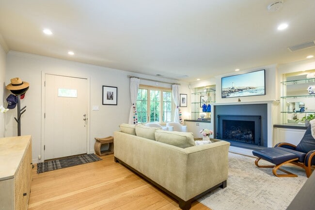 Building Photo - Charm of a Carmel Cottage in Menlo Park Al...