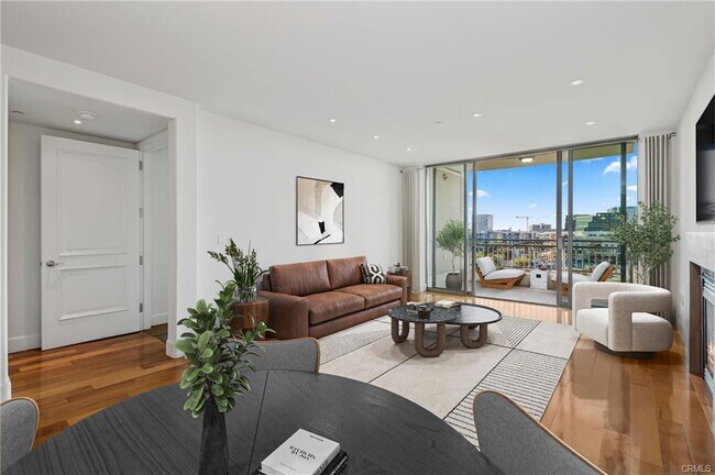 Building Photo - 3071 Scholarship