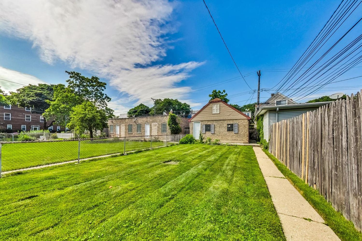 Backyard - 2554 W Winnemac Ave