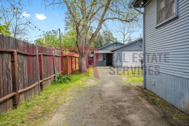Building Photo - 2937 42nd St