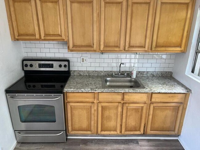 Building Photo - 5261 Alhambra Dr
