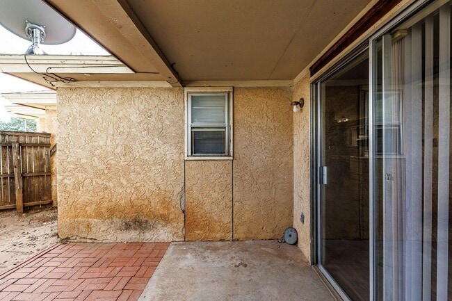 Building Photo - 6411 York Dr