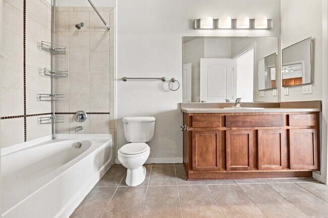 Building Photo - $2,195.95 - 2 bed, 2 bath Spacious Condo in Broomfield with AC and In Unit Laundry!