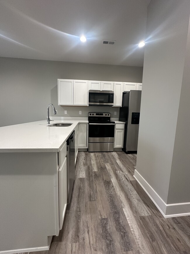 Building Photo - 16303 W Lynndale St