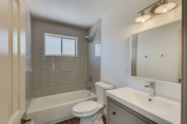 Building Photo - South Scottsdale - Two Bedroom with $0 Move in Special!