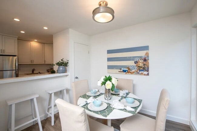 Building Photo - Charming, Furnished 1-bedroom Condo in Sausalito.