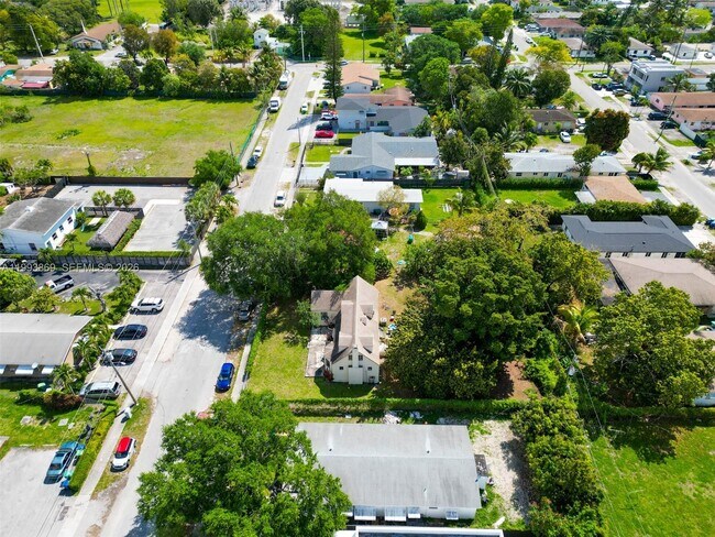 Building Photo - 1238 NE 112th St