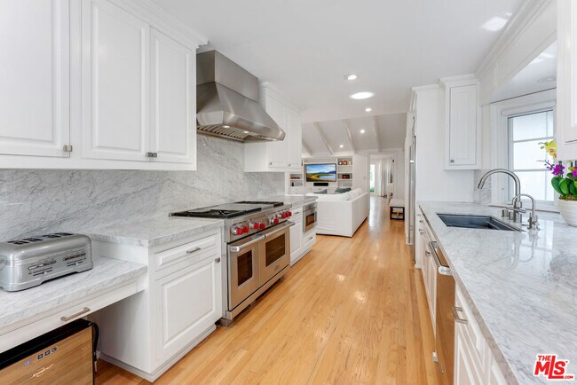 Building Photo - 797 Amalfi Dr