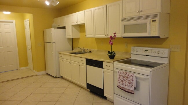 Building Photo - 1550 5th Ct