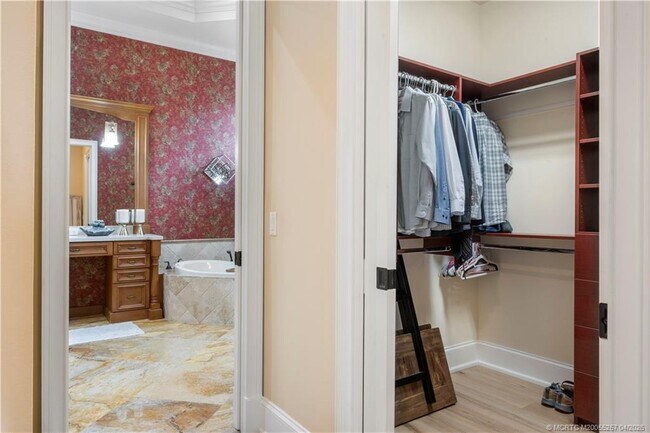 Building Photo - 130 SE Bella Strano