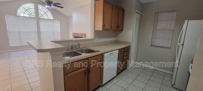 Building Photo - 956 Forest Ridge Ct