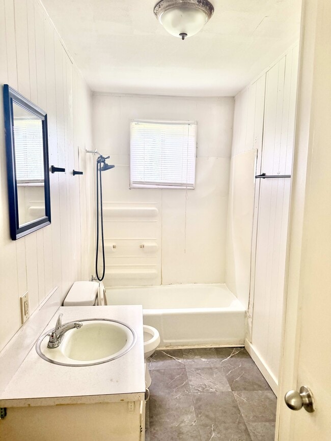 Building Photo - 10363 White Oak Dr