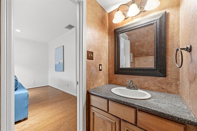 Building Photo - 9850 Pagewood Ln