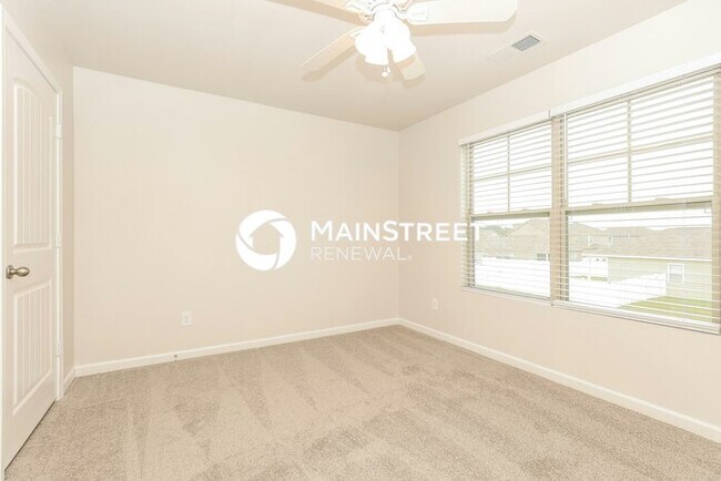 Building Photo - 4 Bedroom Pet-Friendly Home in LEBANON, TN with Main Street Renewal