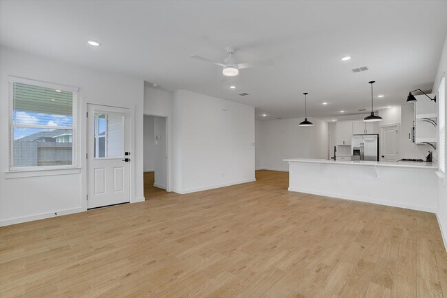Building Photo - 8438 Bay Rdg Cir