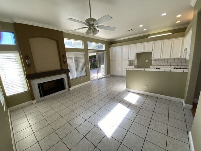 Building Photo - Charming Single-Story Home in Tracy — Acro...