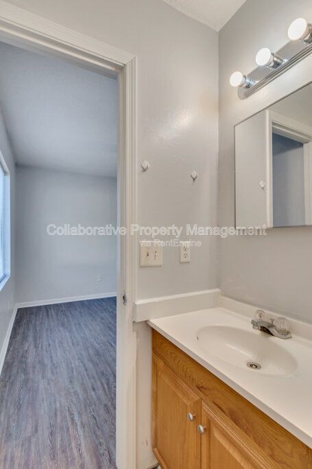 Building Photo - 128 Pointe S Dr