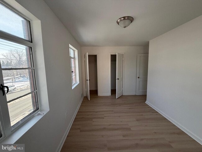 Building Photo - 1304 S Walter Reed Dr