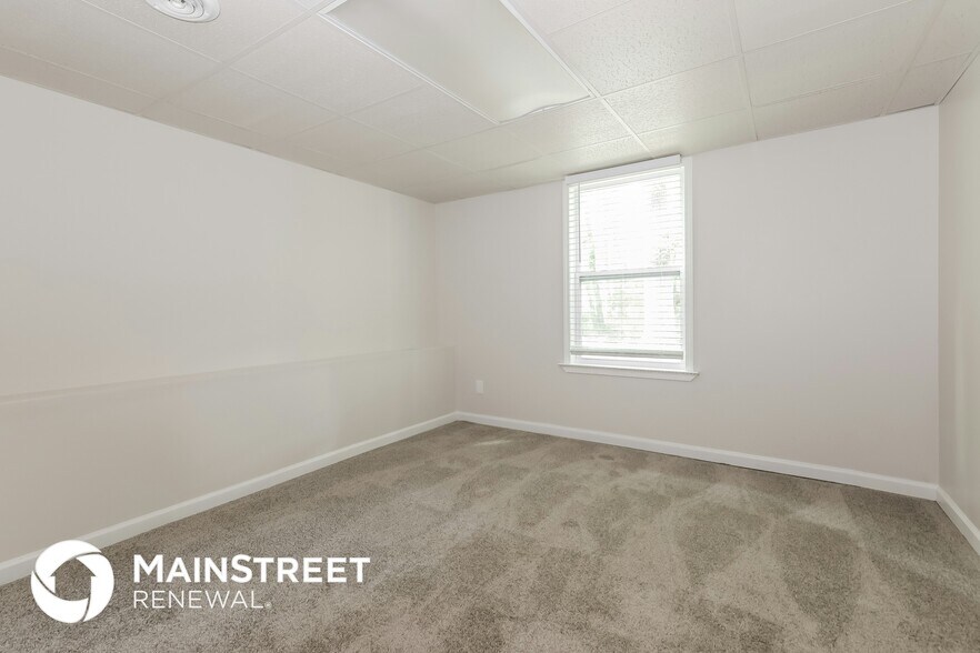 Building Photo - 136 Stoney Brook Way