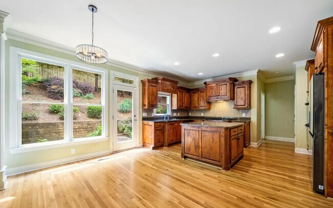 Building Photo - 732 Glass St NW